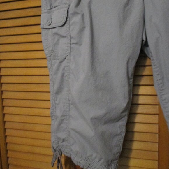 St. John's Bay gray capris cargo look with pockets & tie hems size 24W - Picture 8 of 10